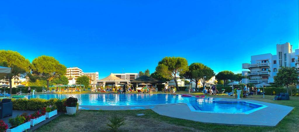 Hotel Falcone Lignano Sabbiadoro Exterior foto