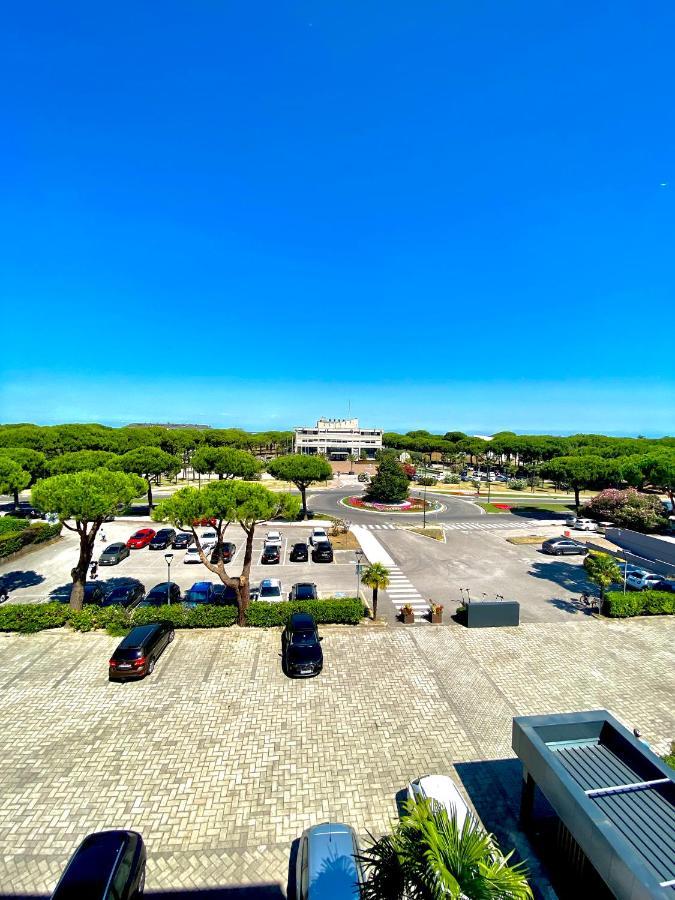 Hotel Falcone Lignano Sabbiadoro Exterior foto