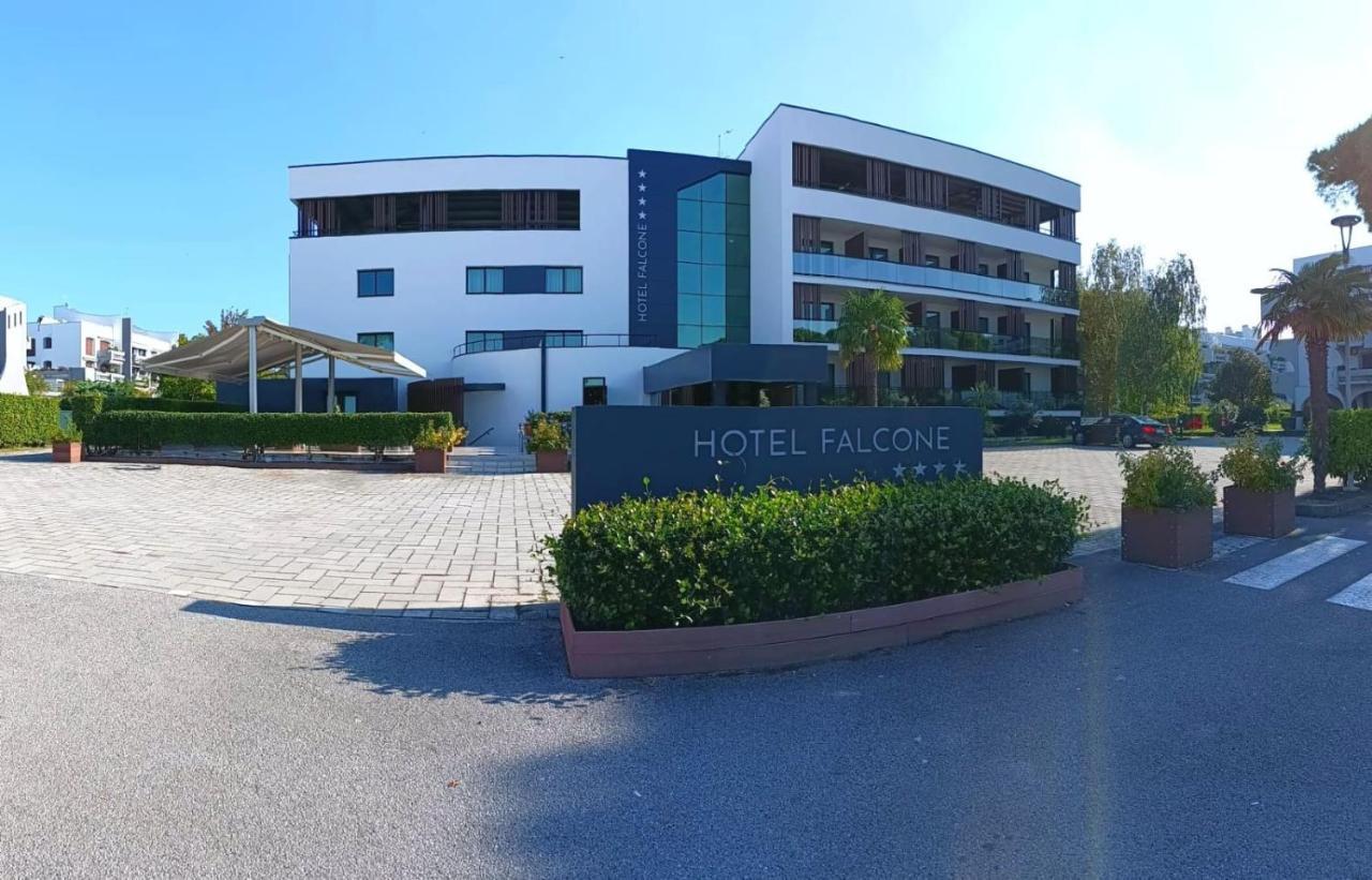 Hotel Falcone Lignano Sabbiadoro Exterior foto