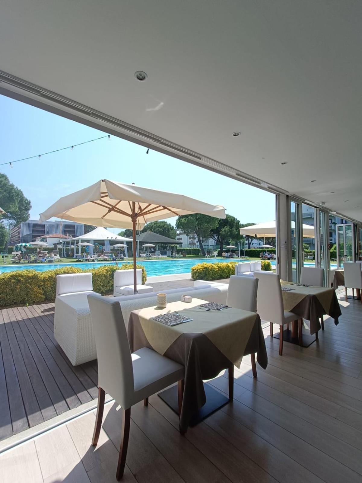 Hotel Falcone Lignano Sabbiadoro Exterior foto
