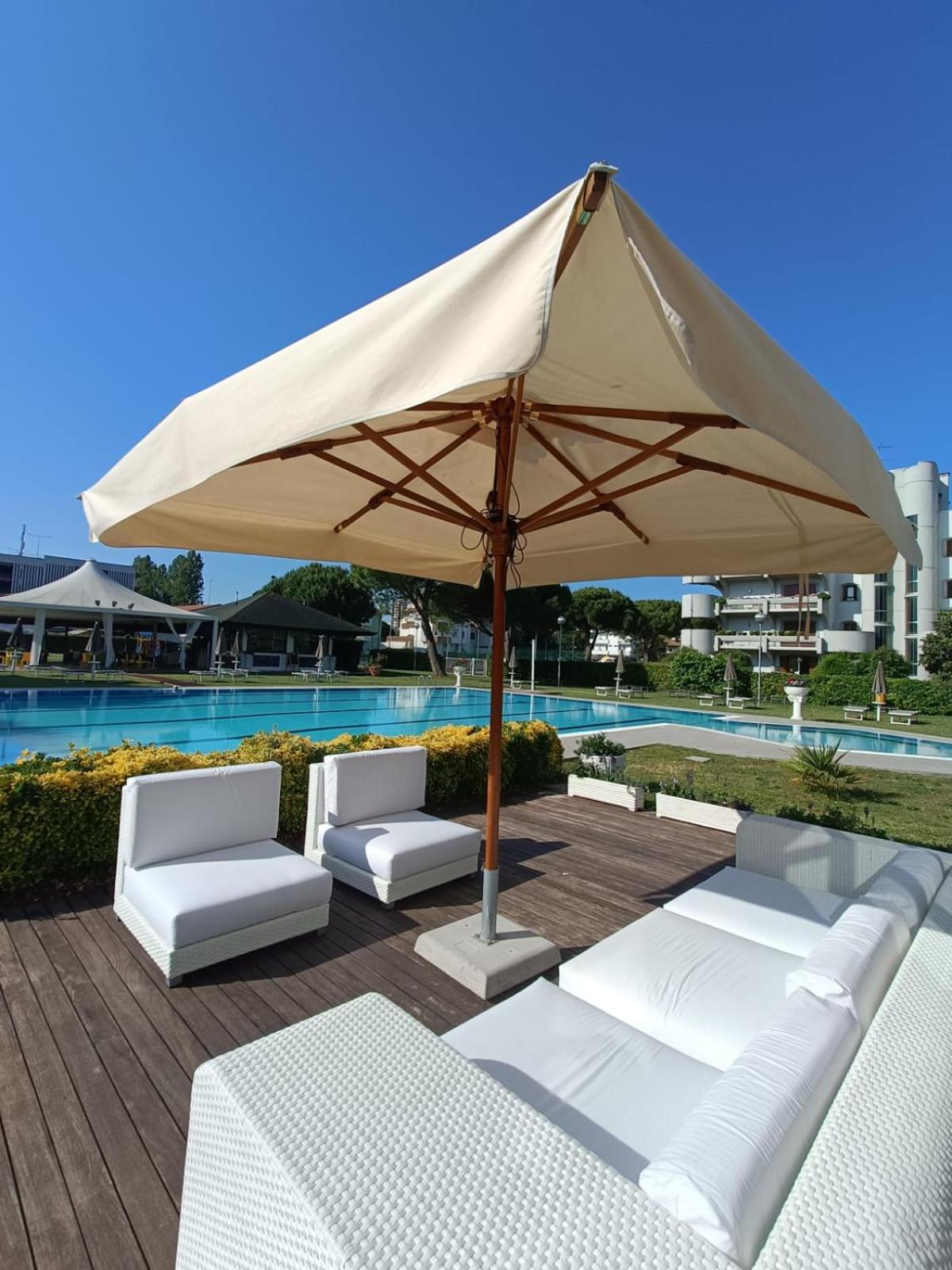 Hotel Falcone Lignano Sabbiadoro Exterior foto