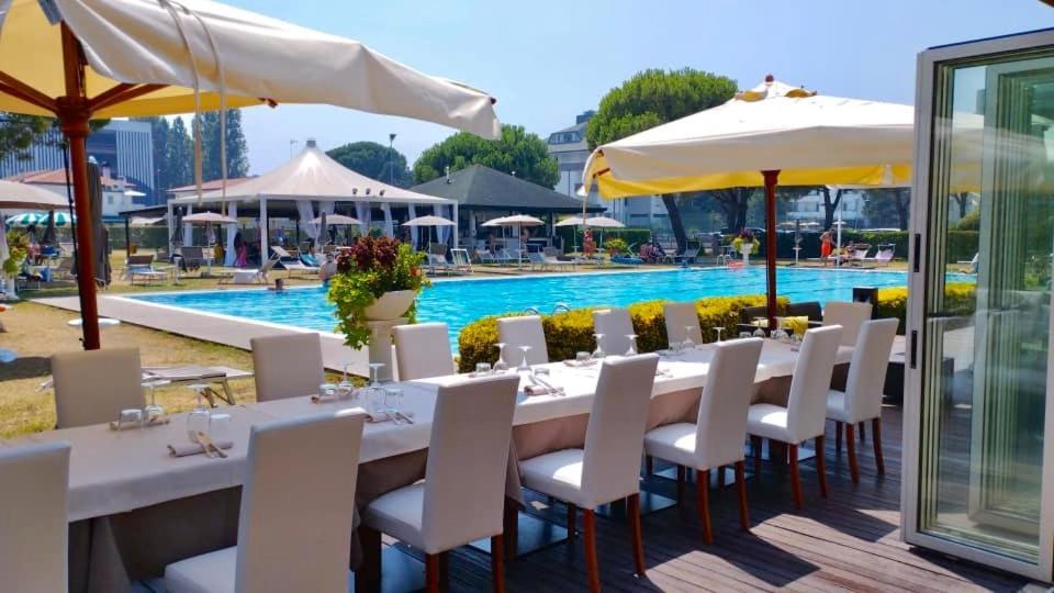 Hotel Falcone Lignano Sabbiadoro Exterior foto