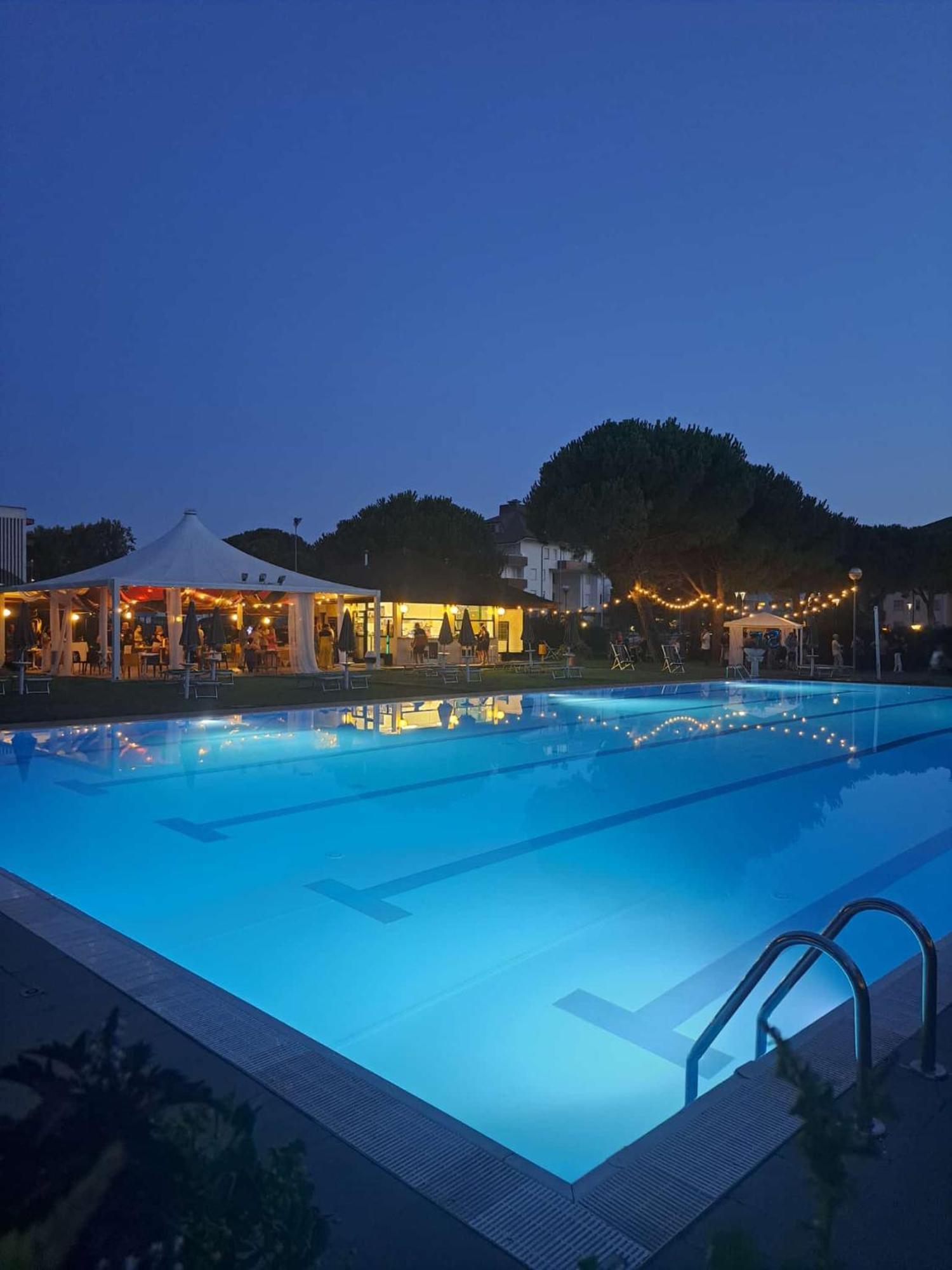 Hotel Falcone Lignano Sabbiadoro Exterior foto